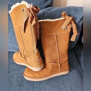 Women's Koolaburra by Ugg Brown Suede boots, NEW!
